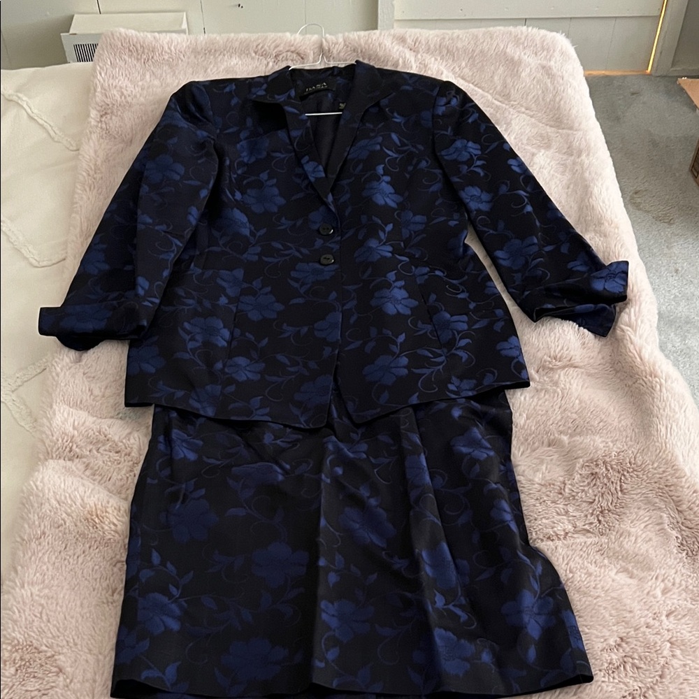 Dana Buchman Navy Floral Blazer and skirt.